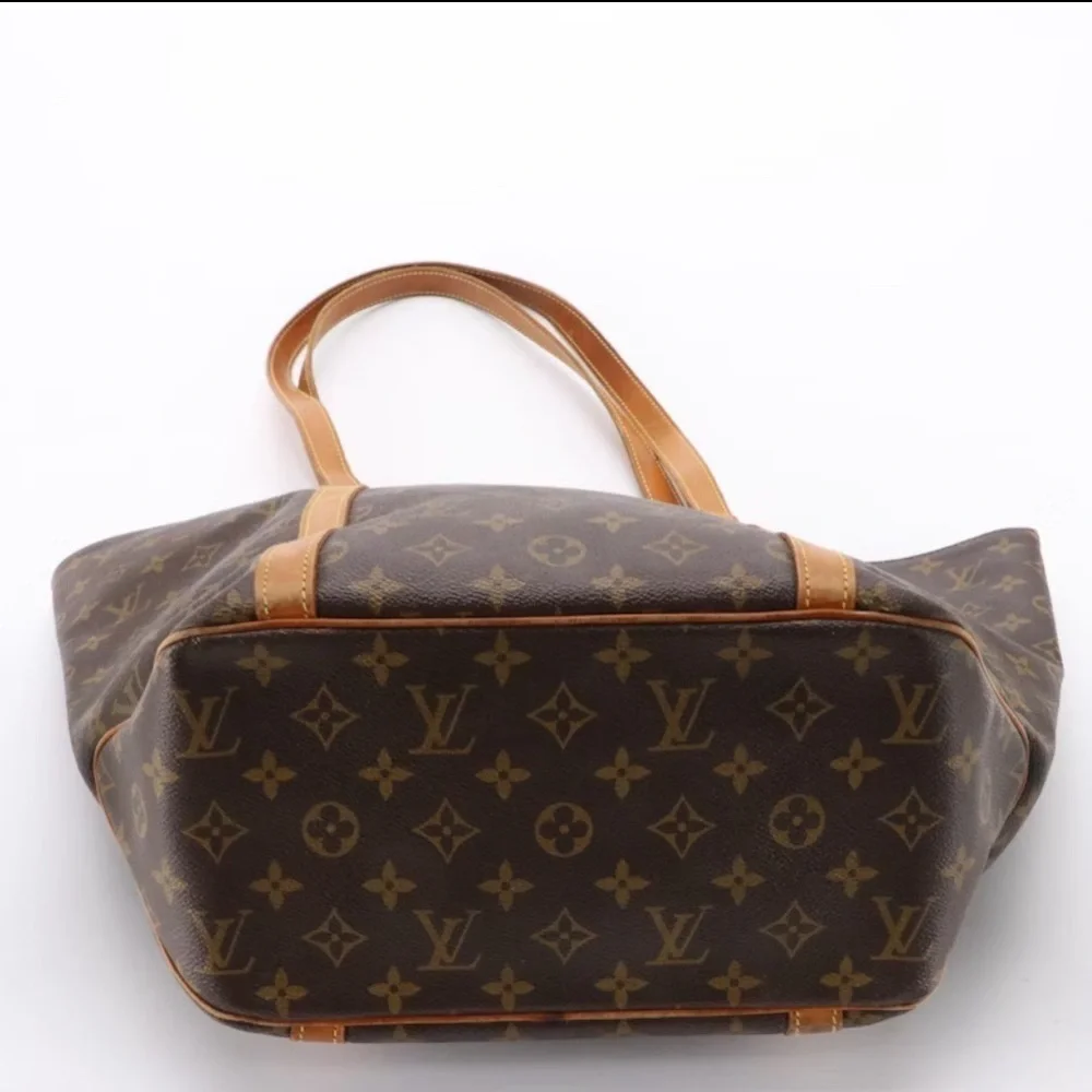 Louis Vuitton about 19